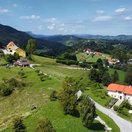 Apartma Pri Ajheci アパート *