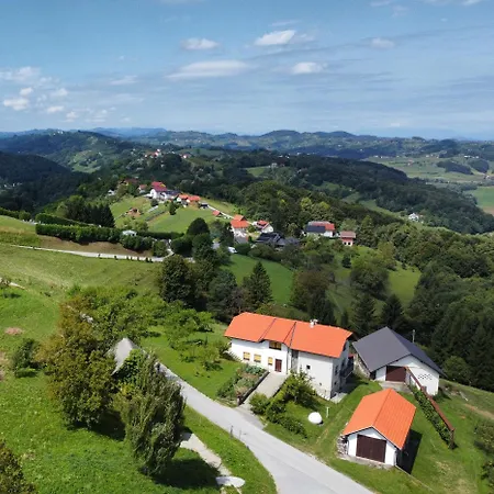 Apartmaji Pri Ajheci *
