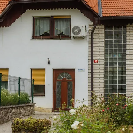 Apartmaji Pri Ajheci Pristava pri Mestinju