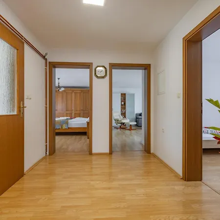 Apartma Pri Ajheci Apartamento *