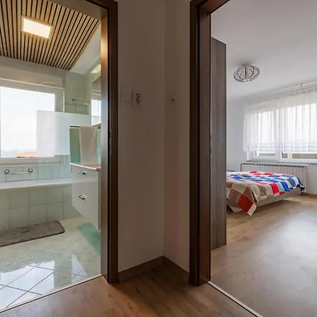 Apartma Pri Ajheci