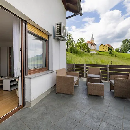 Apartma Pri Ajheci アパート Pristava pri Mestinju