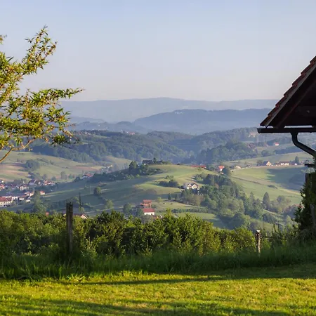 Apartmaji Pri Ajheci Pristava pri Mestinju