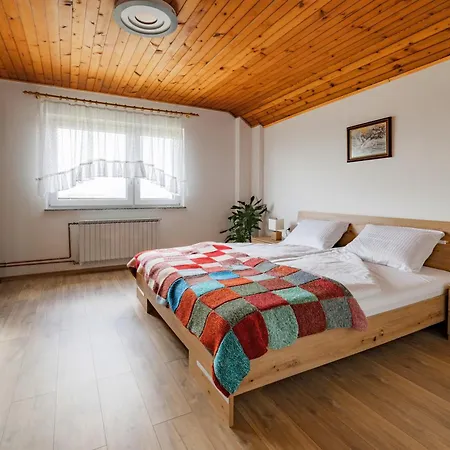 Apartma Pri Ajheci *