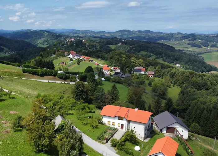 Apartma Pri Ajheci *