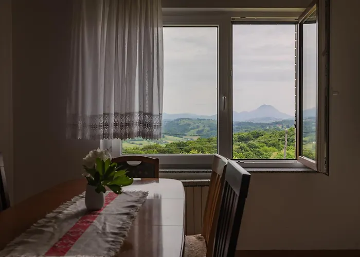 Apartma Pri Ajheci *