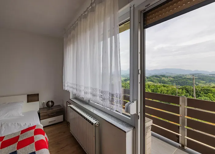 Apartma Pri Ajheci Apartment *