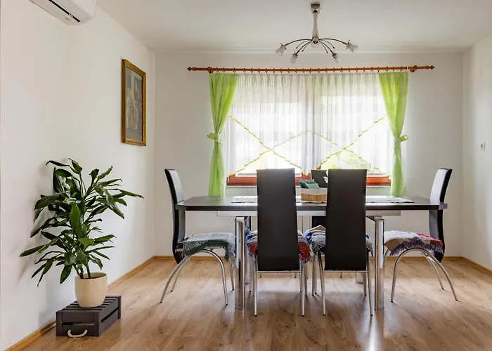 Apartma Pri Ajheci *