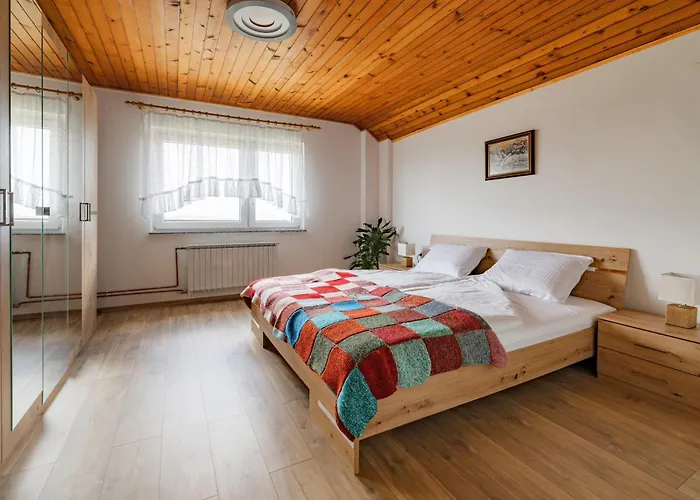 Apartma Pri Ajheci *